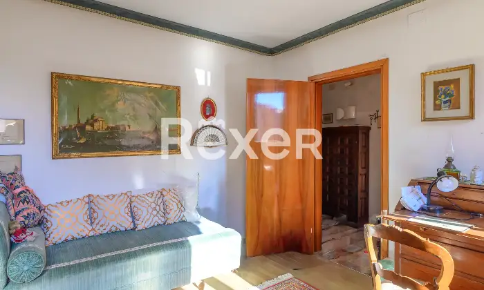 Rexer-Venezia-Casa-indipendente-su-pi-livelli-con-ampia-mansarda-e-giardino-privato-Altro