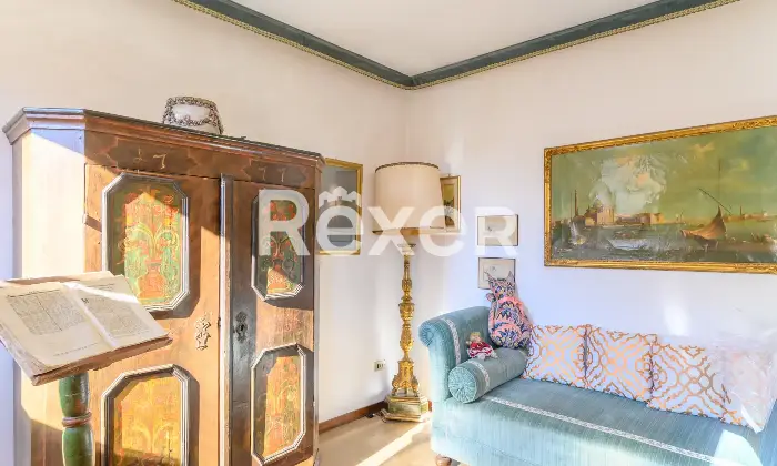 Rexer-Venezia-Casa-indipendente-su-pi-livelli-con-ampia-mansarda-e-giardino-privato-Altro