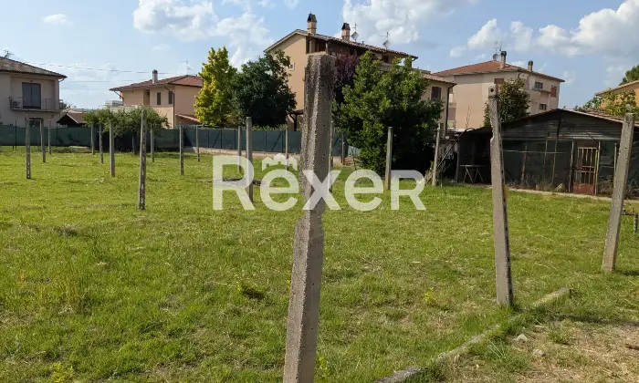 Rexer-Foligno-Terreno-edificabile-di-mq-con-annesso-magazzino-e-tutti-i-servizi-Altro
