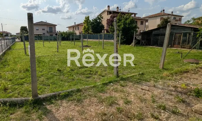Rexer-Foligno-Terreno-edificabile-di-mq-con-annesso-magazzino-e-tutti-i-servizi-Altro