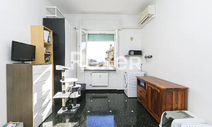 Rexer-Genova-Appartamento-piano-alto-con-posto-auto-Altro