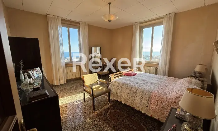 Rexer-Savona-Ampia-metratura-con-vista-panoramica-in-stabile-depoca-Altro