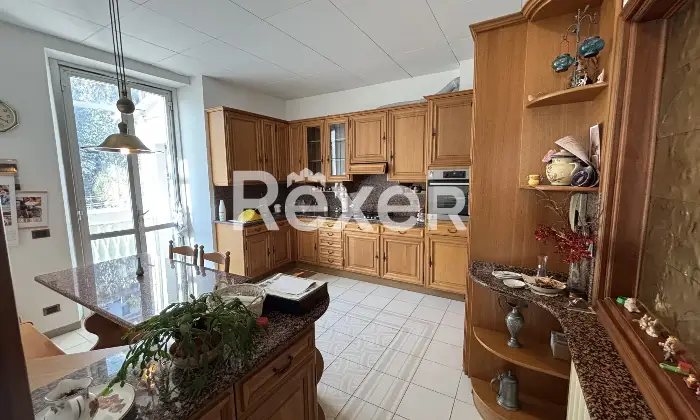 Rexer-Savona-Ampia-metratura-con-vista-panoramica-in-stabile-depoca-Altro