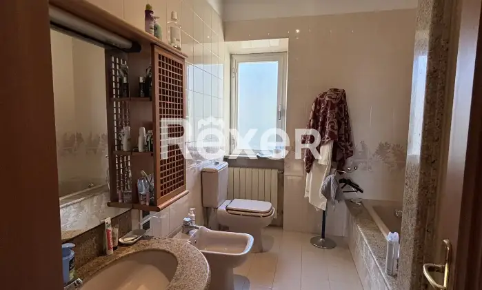 Rexer-Savona-Ampia-metratura-con-vista-panoramica-in-stabile-depoca-Altro