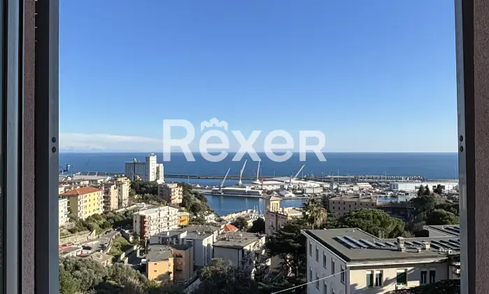 Rexer-Savona-Ampia-metratura-con-vista-panoramica-in-stabile-depoca-Altro