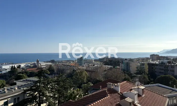 Rexer-Savona-Ampia-metratura-con-vista-panoramica-in-stabile-depoca-Altro