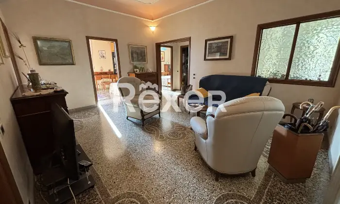 Rexer-Savona-Ampia-metratura-con-vista-panoramica-in-stabile-depoca-Altro