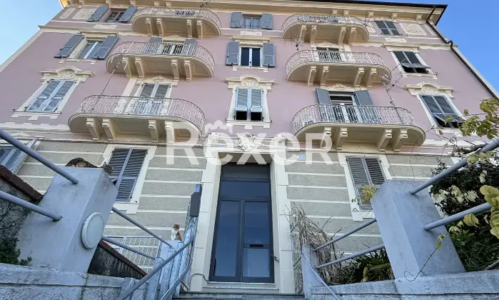 Rexer-Savona-Ampia-metratura-con-vista-panoramica-in-stabile-depoca-Altro