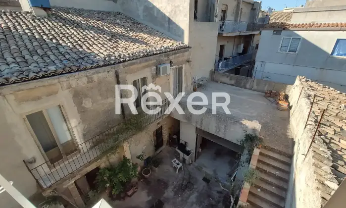 Rexer-Chiaramonte-Gulfi-Casa-indipendente-in-vendita-in-Via-Guglielmo-Marconi-a-Chiaramonte-Gulfi-Cortile