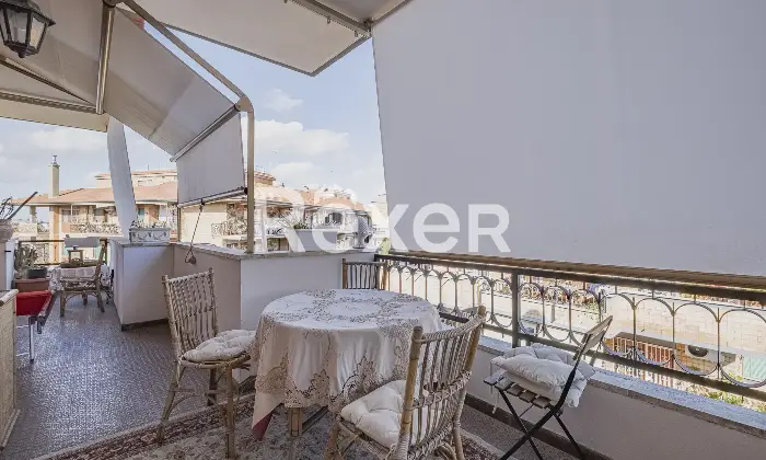 Rexer-Roma-Attico-originariamente-composto-da-due-appartamenti-Altro