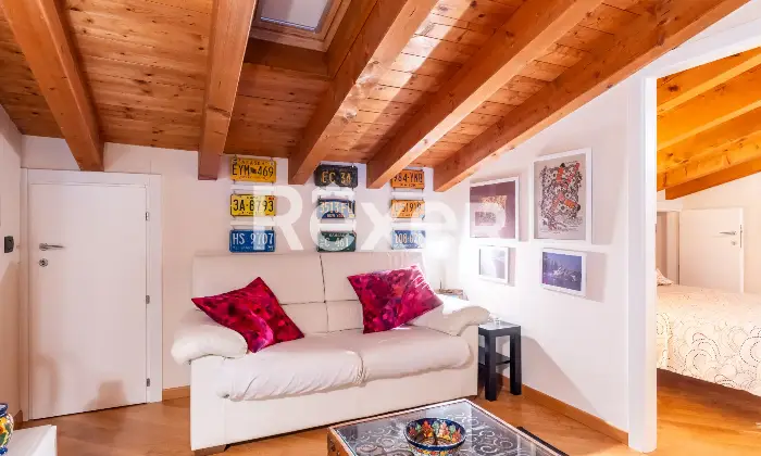 Rexer-Toscolano-Maderno-TRILOCALE-CON-LOGGIA-VISTA-LAGO-E-PISCINA-Altro