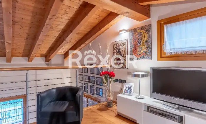 Rexer-Toscolano-Maderno-TRILOCALE-CON-LOGGIA-VISTA-LAGO-E-PISCINA-Altro