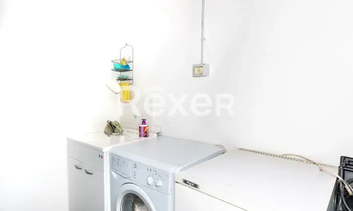 Rexer-Toscolano-Maderno-TRILOCALE-CON-LOGGIA-VISTA-LAGO-E-PISCINA-Altro