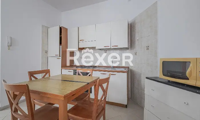 Rexer-Roma-BILOCALE-PIANO-TERRA-CON-POSSIBILITA-POSTO-AUTO-Altro