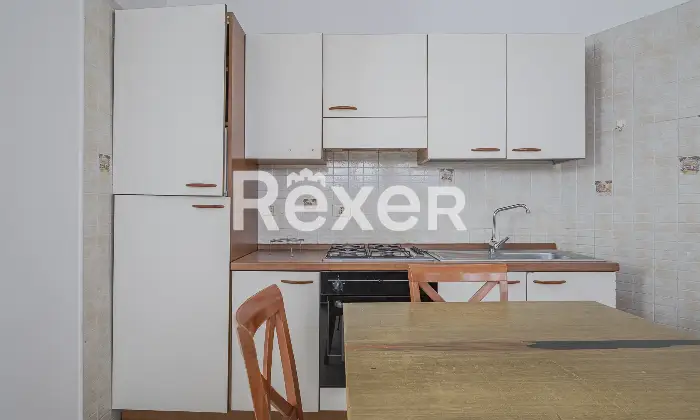 Rexer-Roma-BILOCALE-PIANO-TERRA-CON-POSSIBILITA-POSTO-AUTO-Altro