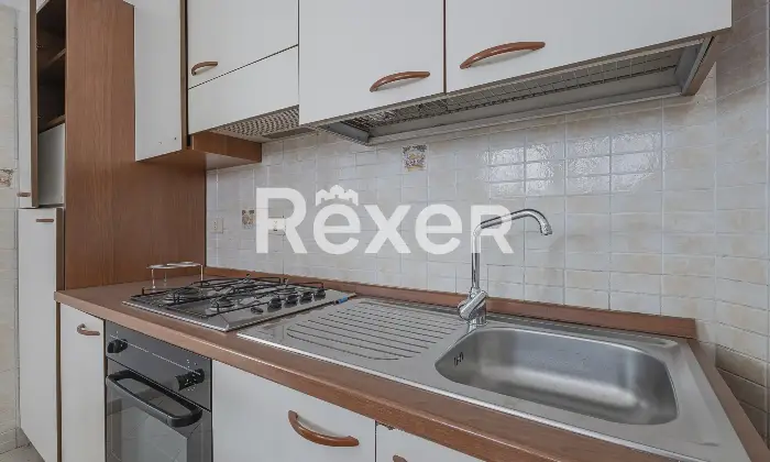 Rexer-Roma-BILOCALE-PIANO-TERRA-CON-POSSIBILITA-POSTO-AUTO-Altro