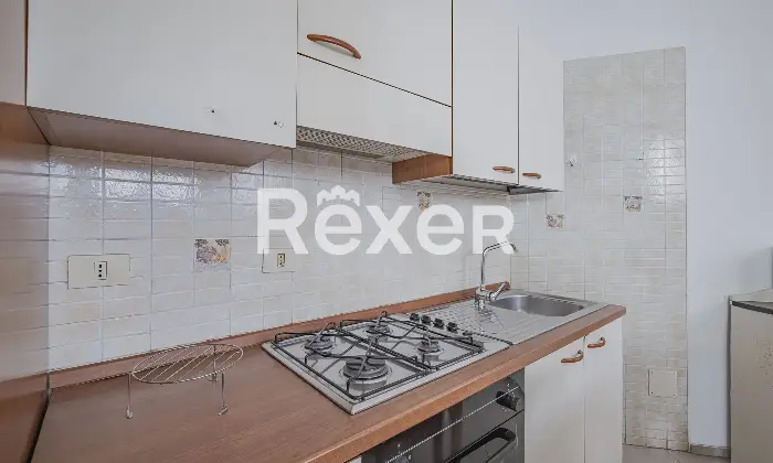 Rexer-Roma-BILOCALE-PIANO-TERRA-CON-POSSIBILITA-POSTO-AUTO-Altro