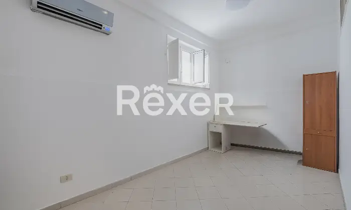 Rexer-Roma-BILOCALE-PIANO-TERRA-CON-POSSIBILITA-POSTO-AUTO-Altro