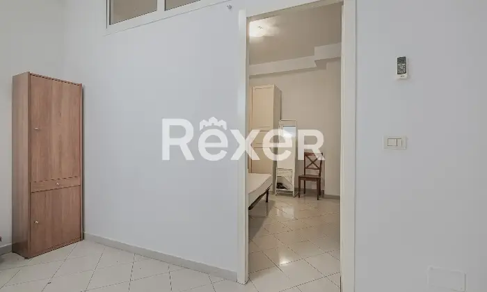 Rexer-Roma-BILOCALE-PIANO-TERRA-CON-POSSIBILITA-POSTO-AUTO-Altro