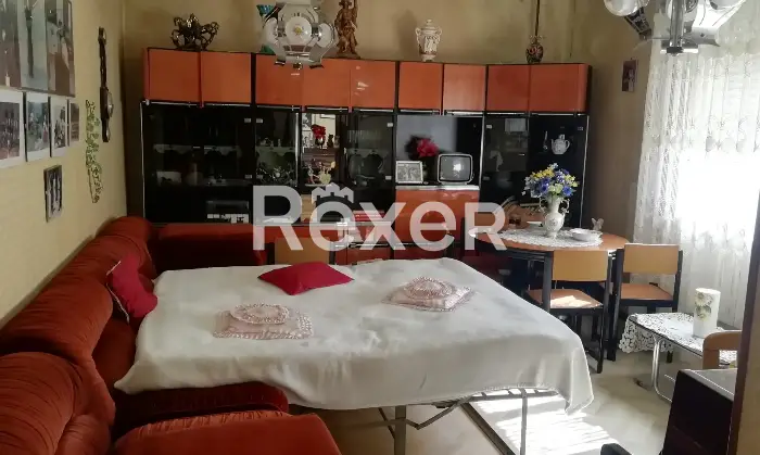 Rexer-Urbino-IMMOBILE-DI-GROSSE-DIMENSIONI-Salone