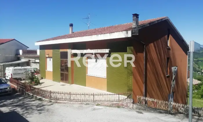 Rexer-Urbino-IMMOBILE-DI-GROSSE-DIMENSIONI-Giardino