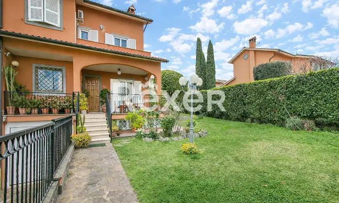 Rexer-Roma-Porzione-di-villa-bifamiliare-su-quattro-livelli-con-ampi-spazi-esterni-e-box-triplo-Altro