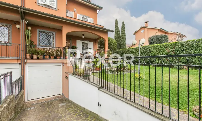 Rexer-Roma-Porzione-di-villa-bifamiliare-su-quattro-livelli-con-ampi-spazi-esterni-e-box-triplo-Altro