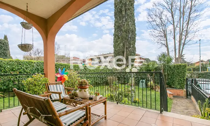 Rexer-Roma-Porzione-di-villa-bifamiliare-su-quattro-livelli-con-ampi-spazi-esterni-e-box-triplo-Altro