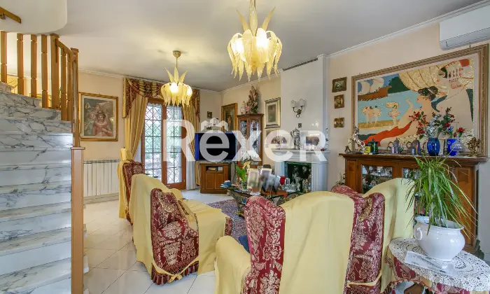 Rexer-Roma-Porzione-di-villa-bifamiliare-su-quattro-livelli-con-ampi-spazi-esterni-e-box-triplo-Altro