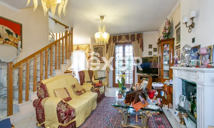 Rexer-Roma-Porzione-di-villa-bifamiliare-su-quattro-livelli-con-ampi-spazi-esterni-e-box-triplo-Altro