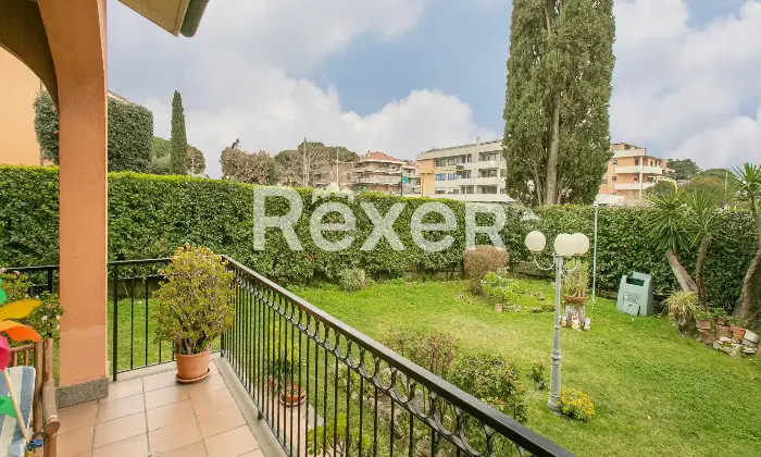 Rexer-Roma-Porzione-di-villa-bifamiliare-su-quattro-livelli-con-ampi-spazi-esterni-e-box-triplo-Altro