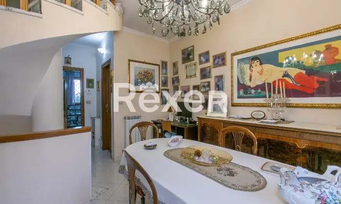 Rexer-Roma-Porzione-di-villa-bifamiliare-su-quattro-livelli-con-ampi-spazi-esterni-e-box-triplo-Altro