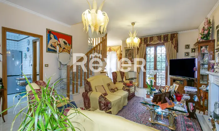 Rexer-Roma-Porzione-di-villa-bifamiliare-su-quattro-livelli-con-ampi-spazi-esterni-e-box-triplo-Altro