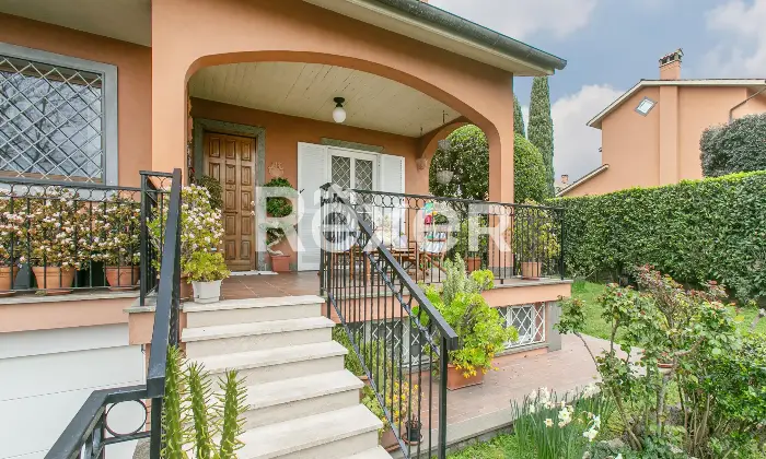 Rexer-Roma-Porzione-di-villa-bifamiliare-su-quattro-livelli-con-ampi-spazi-esterni-e-box-triplo-Altro