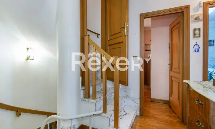 Rexer-Roma-Porzione-di-villa-bifamiliare-su-quattro-livelli-con-ampi-spazi-esterni-e-box-triplo-Altro