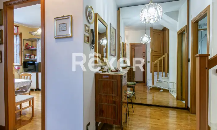 Rexer-Roma-Porzione-di-villa-bifamiliare-su-quattro-livelli-con-ampi-spazi-esterni-e-box-triplo-Altro