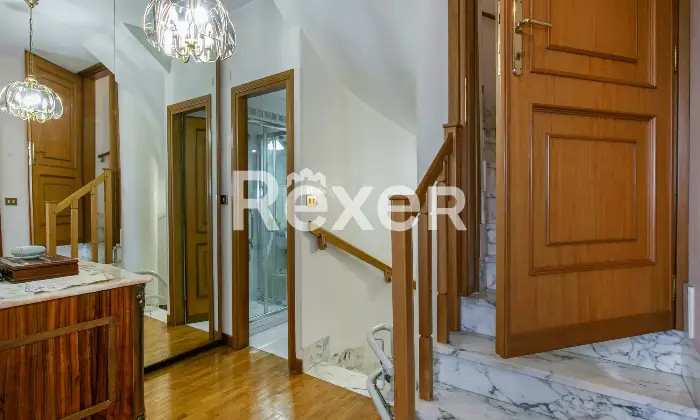 Rexer-Roma-Porzione-di-villa-bifamiliare-su-quattro-livelli-con-ampi-spazi-esterni-e-box-triplo-Altro