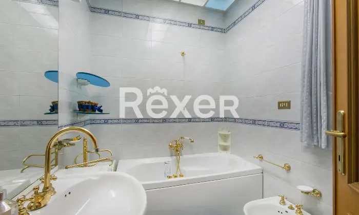 Rexer-Roma-Porzione-di-villa-bifamiliare-su-quattro-livelli-con-ampi-spazi-esterni-e-box-triplo-Altro