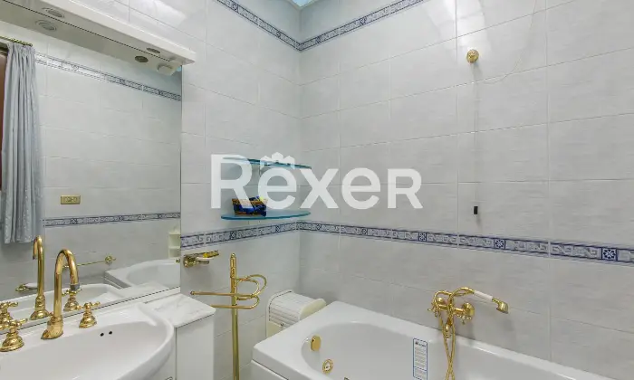 Rexer-Roma-Porzione-di-villa-bifamiliare-su-quattro-livelli-con-ampi-spazi-esterni-e-box-triplo-Altro