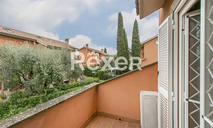 Rexer-Roma-Porzione-di-villa-bifamiliare-su-quattro-livelli-con-ampi-spazi-esterni-e-box-triplo-Altro