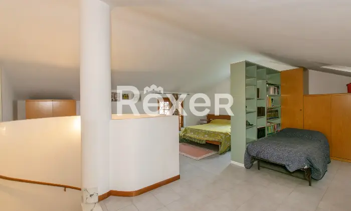 Rexer-Roma-Porzione-di-villa-bifamiliare-su-quattro-livelli-con-ampi-spazi-esterni-e-box-triplo-Altro