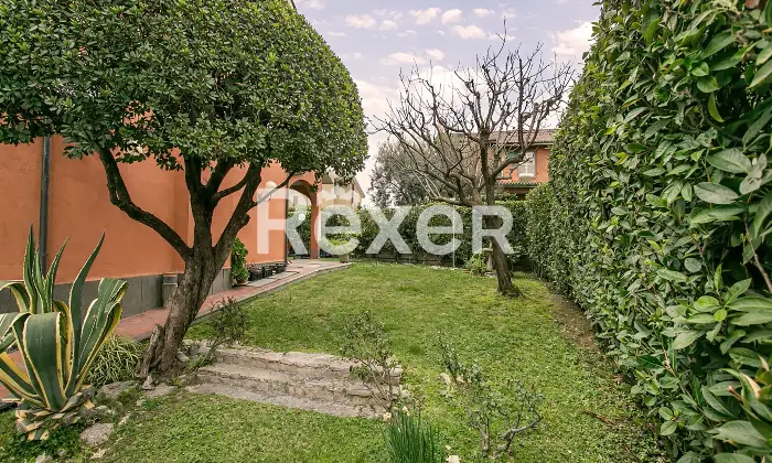 Rexer-Roma-Porzione-di-villa-bifamiliare-su-quattro-livelli-con-ampi-spazi-esterni-e-box-triplo-Altro