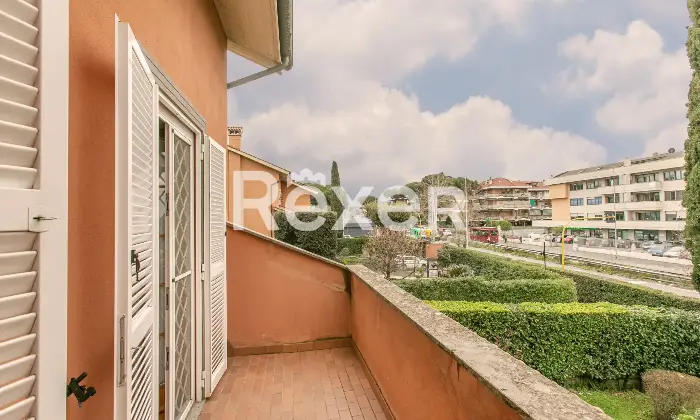 Rexer-Roma-Porzione-di-villa-bifamiliare-su-quattro-livelli-con-ampi-spazi-esterni-e-box-triplo-Altro