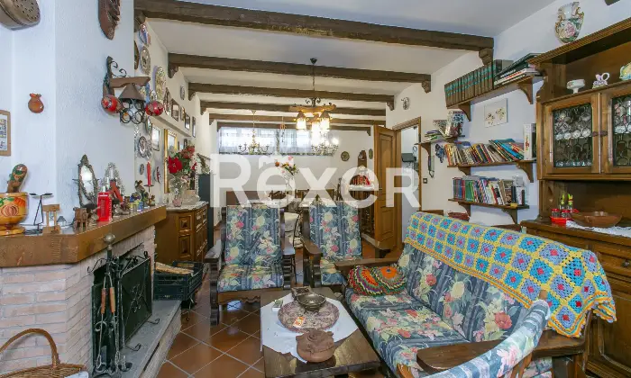 Rexer-Roma-Porzione-di-villa-bifamiliare-su-quattro-livelli-con-ampi-spazi-esterni-e-box-triplo-Altro