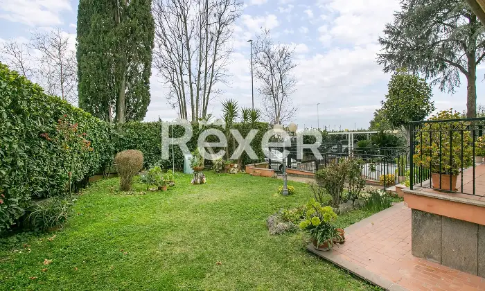 Rexer-Roma-Porzione-di-villa-bifamiliare-su-quattro-livelli-con-ampi-spazi-esterni-e-box-triplo-Altro