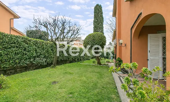 Rexer-Roma-Porzione-di-villa-bifamiliare-su-quattro-livelli-con-ampi-spazi-esterni-e-box-triplo-Altro