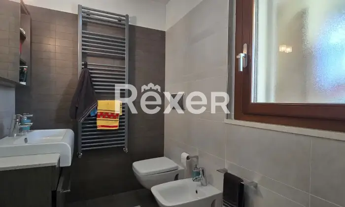 Rexer-Spoltore-Appartamento-su-Due-Livelli-con-Ampio-Giardino-e-Box-Auto-Altro