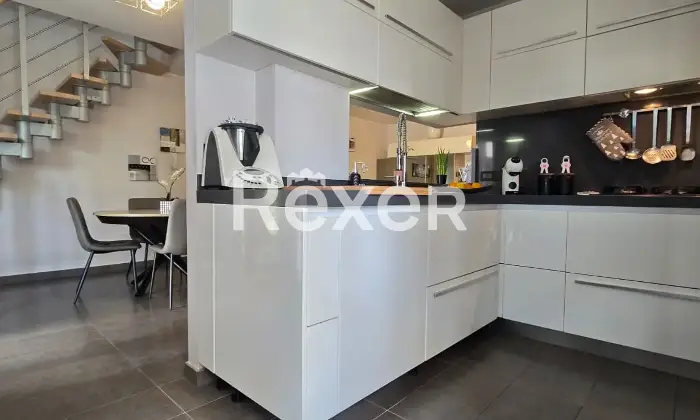 Rexer-Spoltore-Appartamento-su-Due-Livelli-con-Ampio-Giardino-e-Box-Auto-Altro