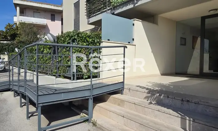 Rexer-Spoltore-Appartamento-su-Due-Livelli-con-Ampio-Giardino-e-Box-Auto-Altro