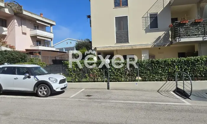 Rexer-Spoltore-Appartamento-su-Due-Livelli-con-Ampio-Giardino-e-Box-Auto-Altro